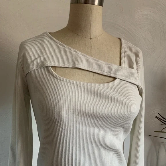 GAP elevated basic - long sleeve white tshirt cutout neckline - ribbed - stretch - Picture 3 of 9